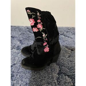 XOXO Western knee high Boots Youth Size 12 Black velvet w/Pink embroidered flowe